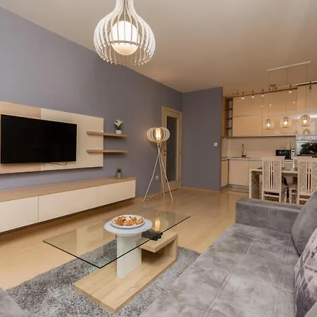 Compass With Garage Space Appartement