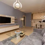 Compass With Garage Space דירה