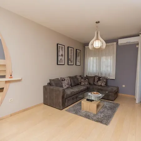 Compass With Garage Space *