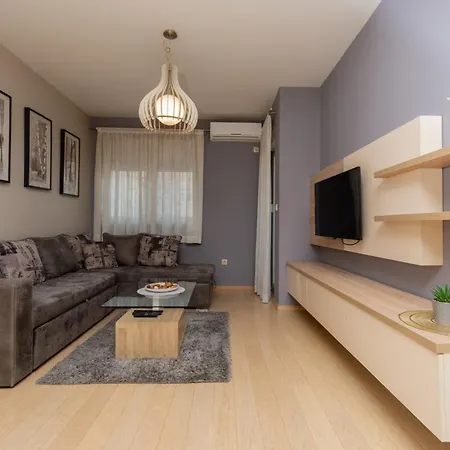 Compass With Garage Space דירה *