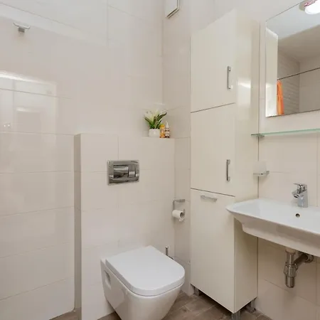 Compass With Garage Space Apartment *