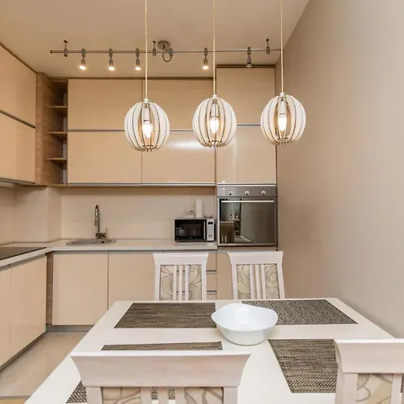Compass With Garage Space Apartment *