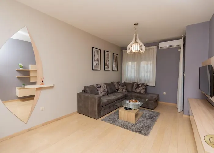 Compass With Garage Space *