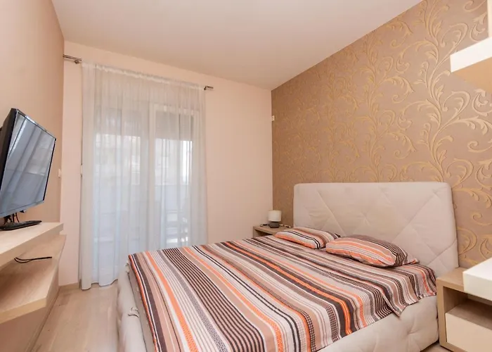 Compass With Garage Space