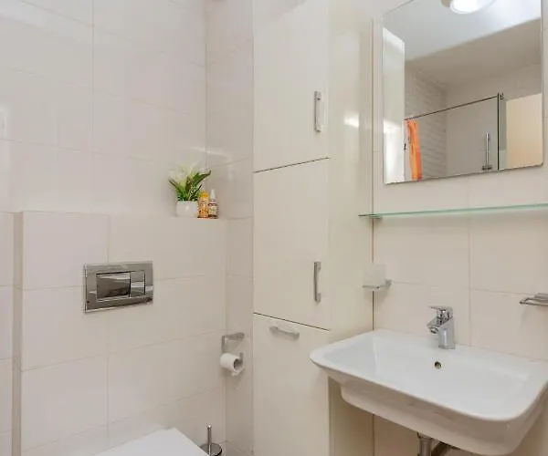 Compass With Garage Space Daire