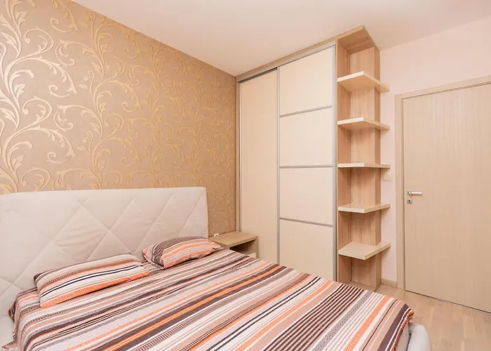 Compass With Garage Space Daire